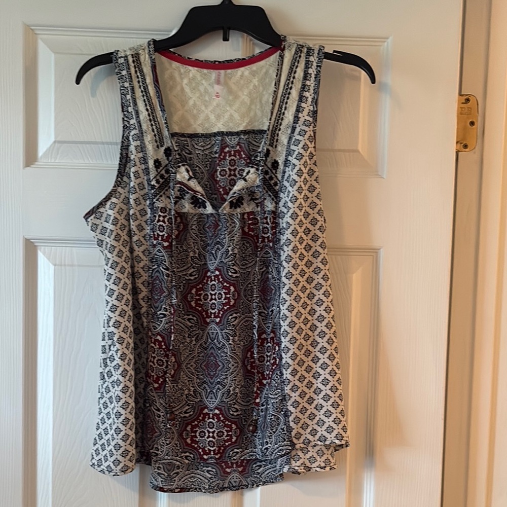 Xhilaration Navy and Cream Graphic Embellished Tank Top